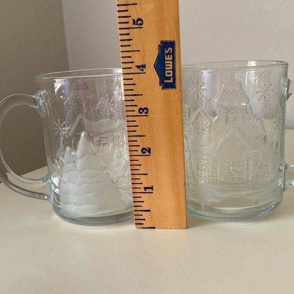 2 Glass Holiday Mugs Arcoroc FRANCE Vintage Christmas Hot Coco Cups Winter Scene - Picture 6 of 9